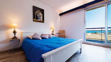 Blackout curtains, cots/infant beds