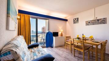 40-inch TV with digital channels