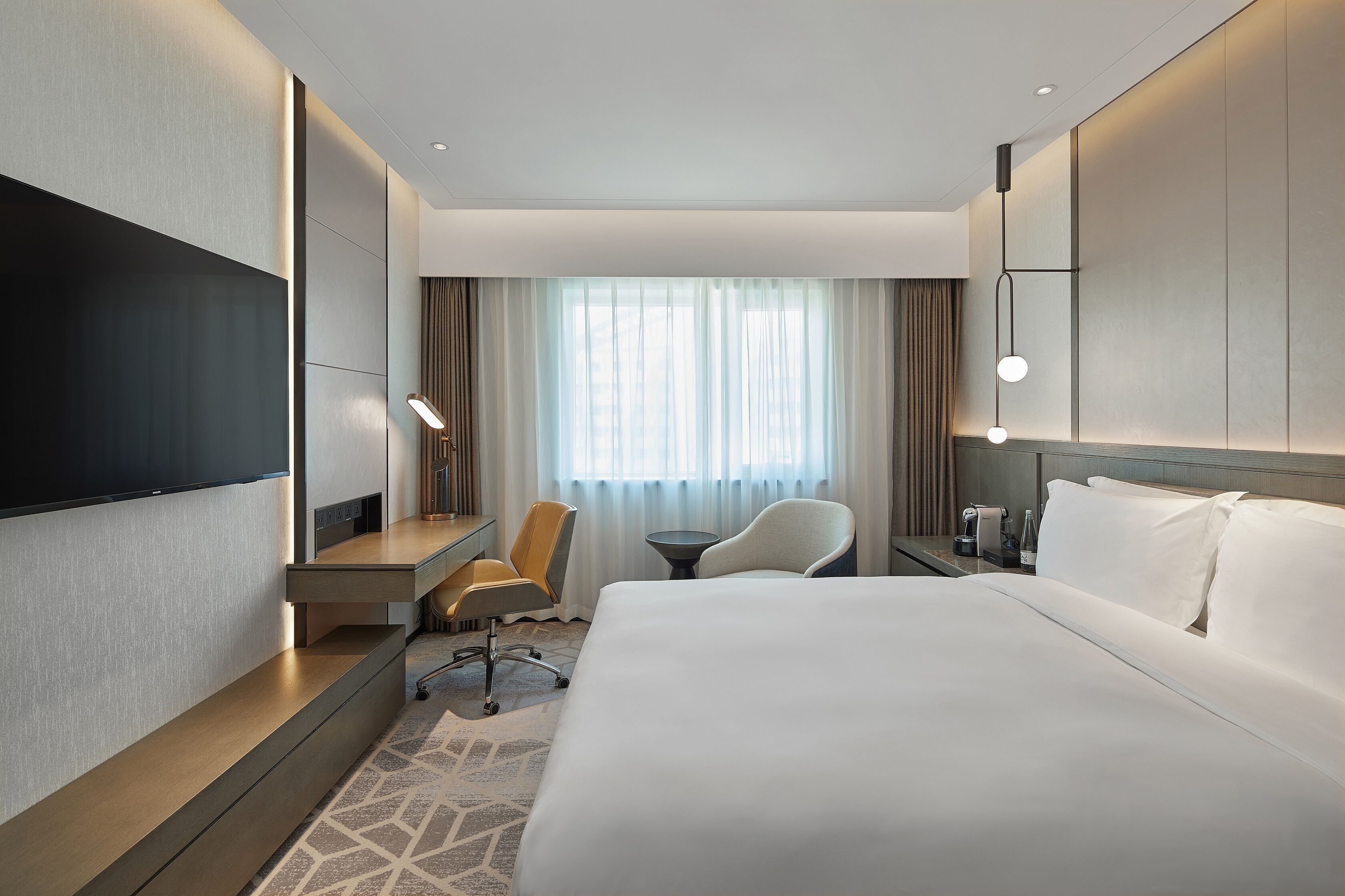 executive room | minibar, in-room safe, desk, blackout curtains
