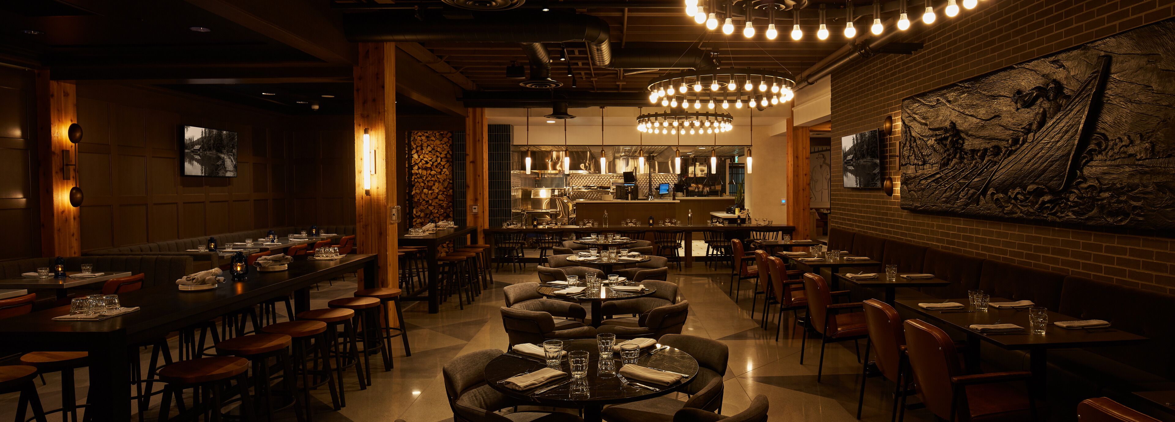 breakfast, lunch and dinner served