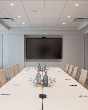 Meeting facility - Norwood Hotel (Winnipeg)