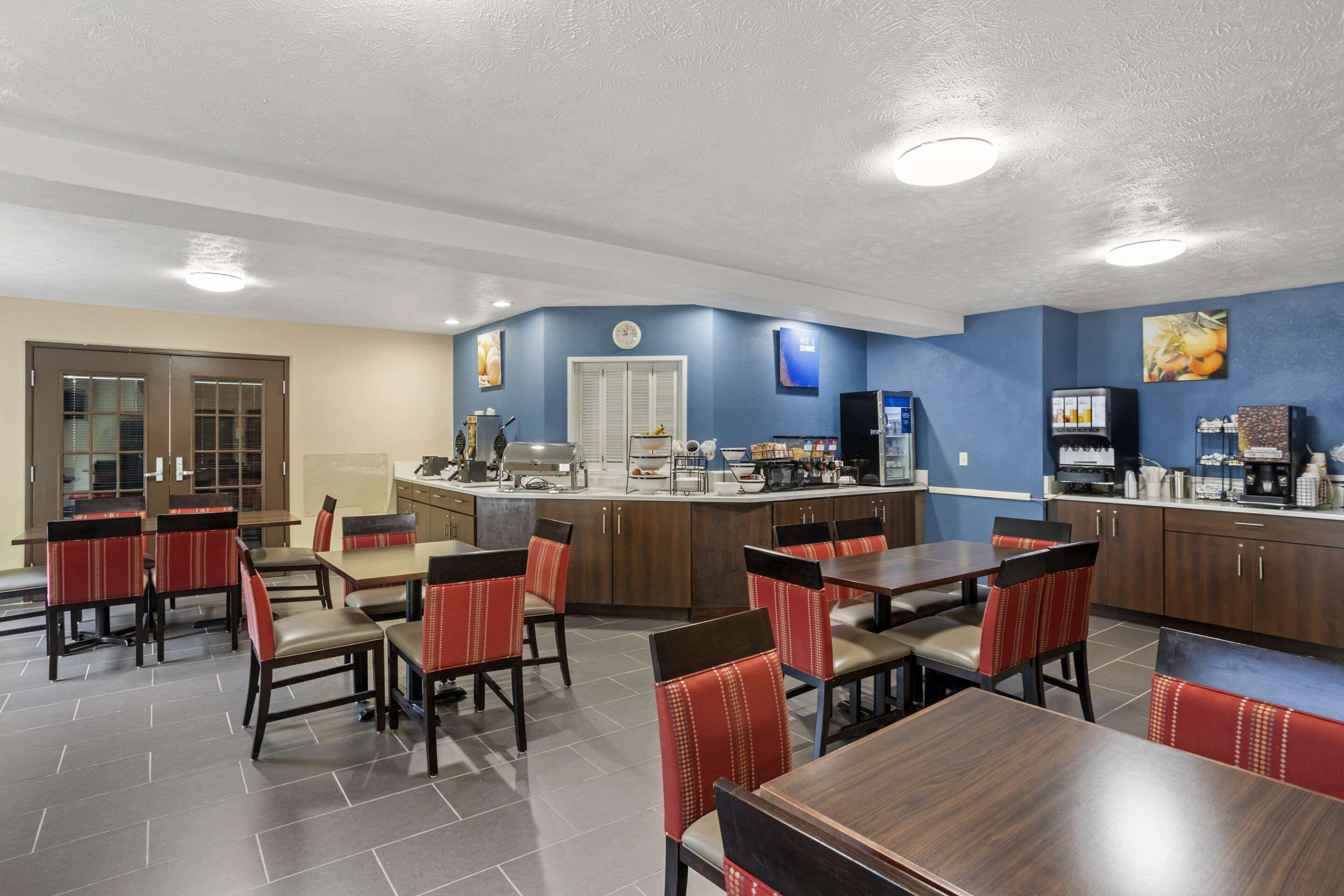 free daily full breakfast