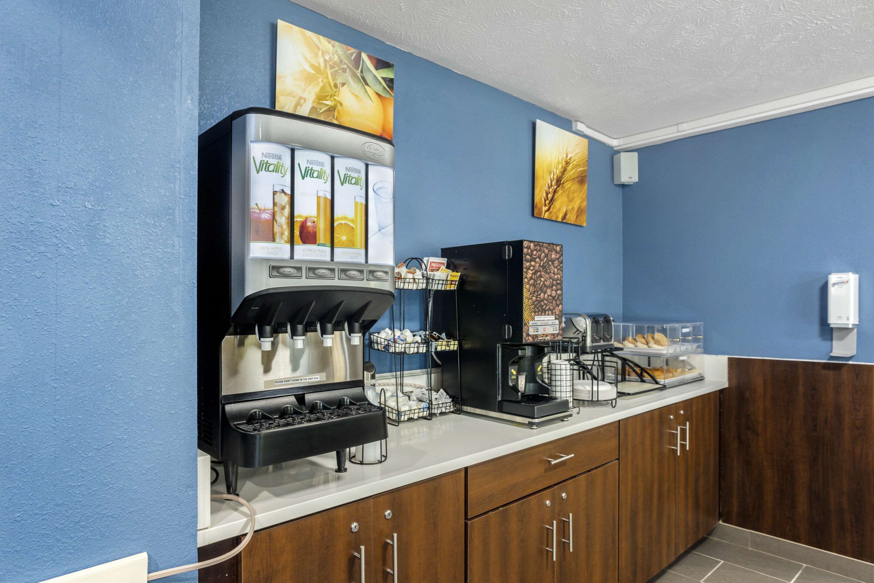 free daily full breakfast