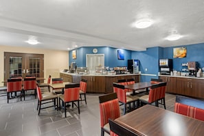 Free daily full breakfast  - Comfort Inn Huntingdon (Huntingdon)