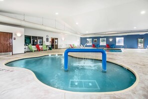 Indoor pool - Comfort Suites at Par 4 Resort (Waupaca)