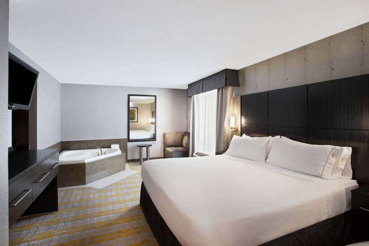 Suite, 1 King Bed (Shower Jetted Bath Combination) | Desk, blackout drapes, iron/ironing board, cribs (free)