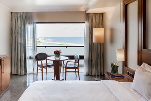 Ropa de cama de alta calidad y minibar 