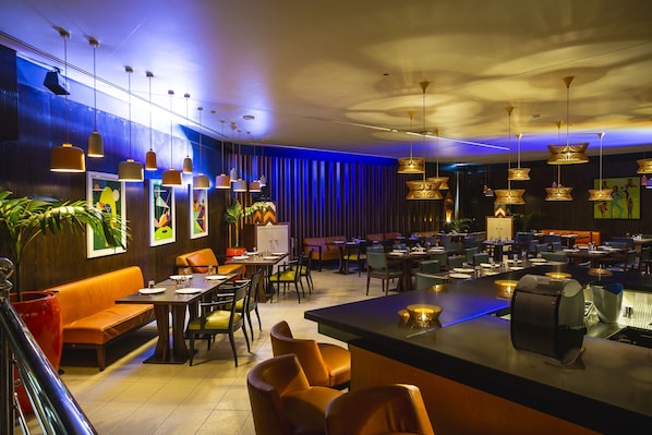 9 Restaurants; Frühstück, Mittagessen und Abendessen werden serviert