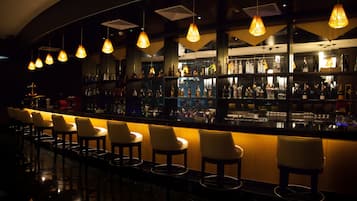 7 bars/lounges, poolside bar