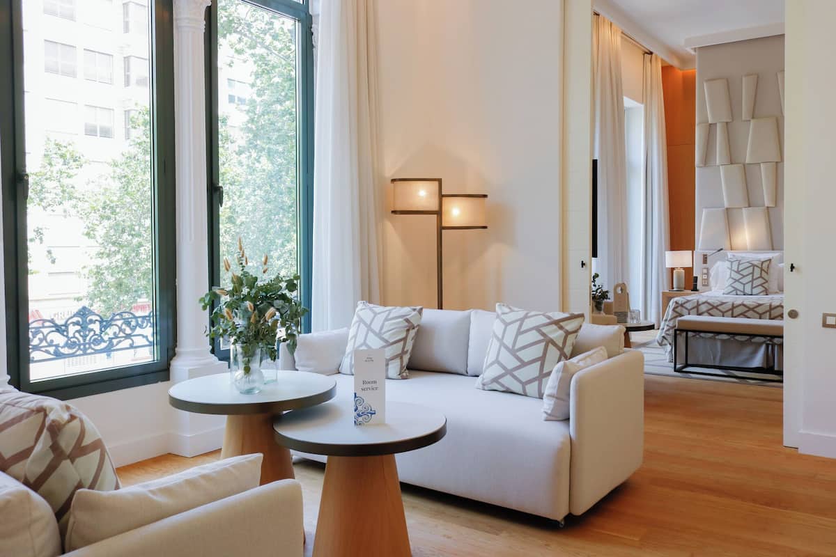 presidential suite | premium bedding, minibar, in-room safe, desk