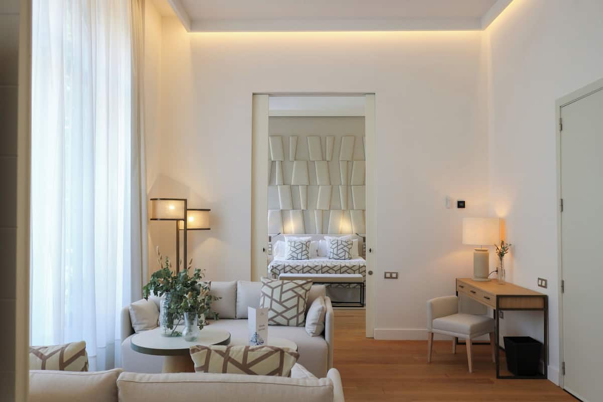 1 bedroom, premium bedding, minibar, in-room safe