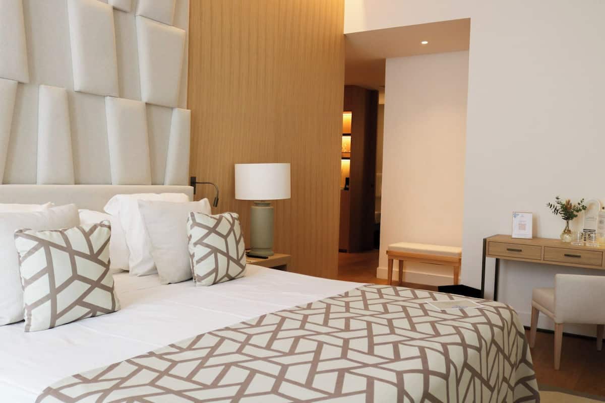 1 bedroom, premium bedding, minibar, in-room safe