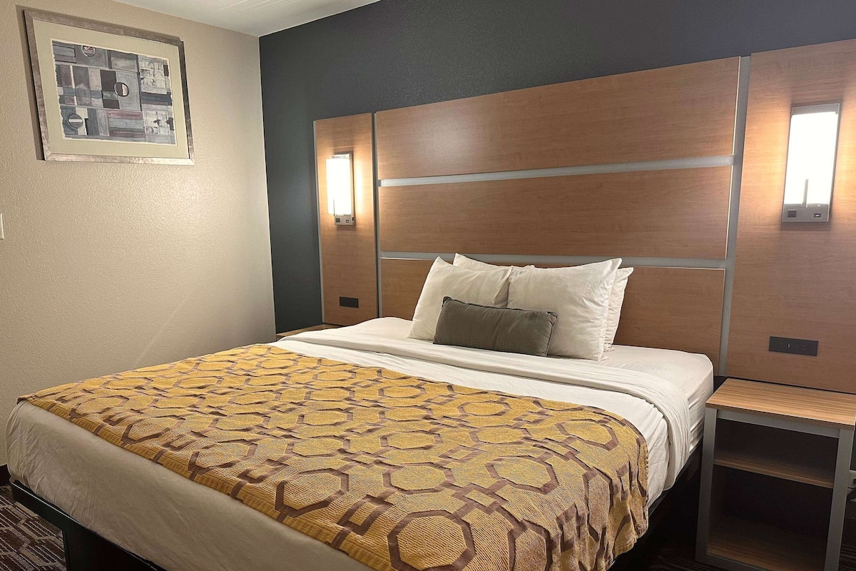 In-room safe, desk, laptop workspace, blackout drapes