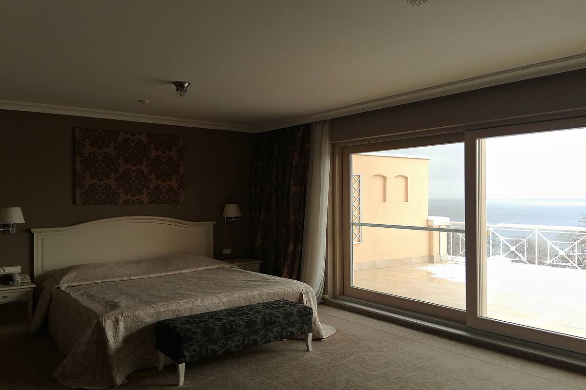 Penthouse | Hochwertige Bettwaren, Minibar, Zimmersafe, Schreibtisch