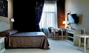 Luxe beddengoed, een minibar, een kluis op de kamer, een bureau