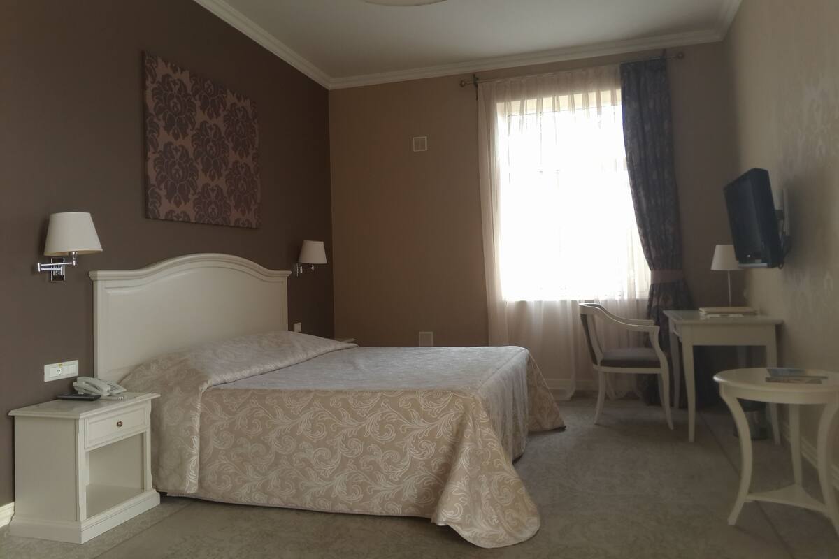 Ropa de cama de alta calidad y minibar