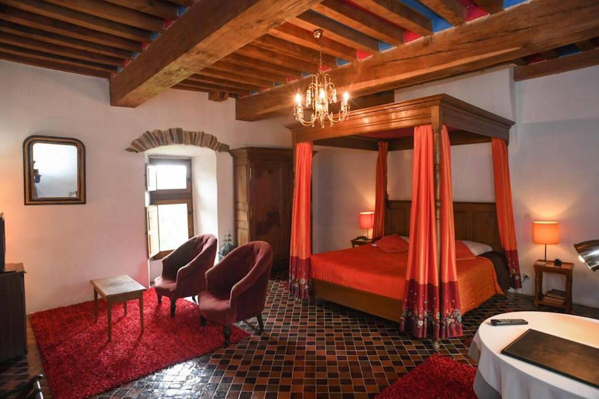 Elite Double Room, 1 Queen Bed, Non Smoking | Individually decorated, blackout curtains, soundproofing, free WiFi