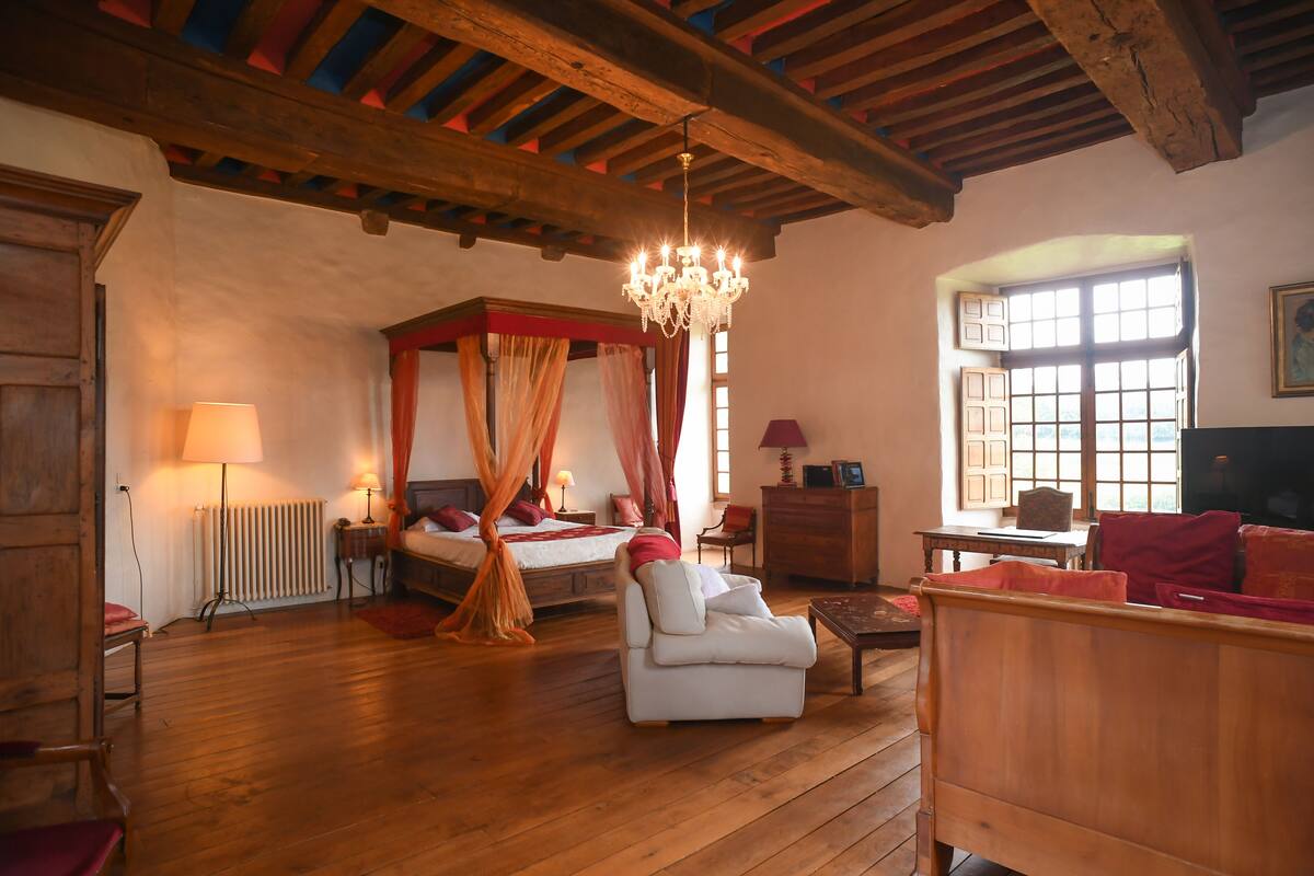 Suite, 2 Double Beds, Non Smoking | Individually decorated, blackout curtains, soundproofing, free WiFi