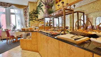 Tägliches Frühstücksbuffet (16.5 EUR pro Person)