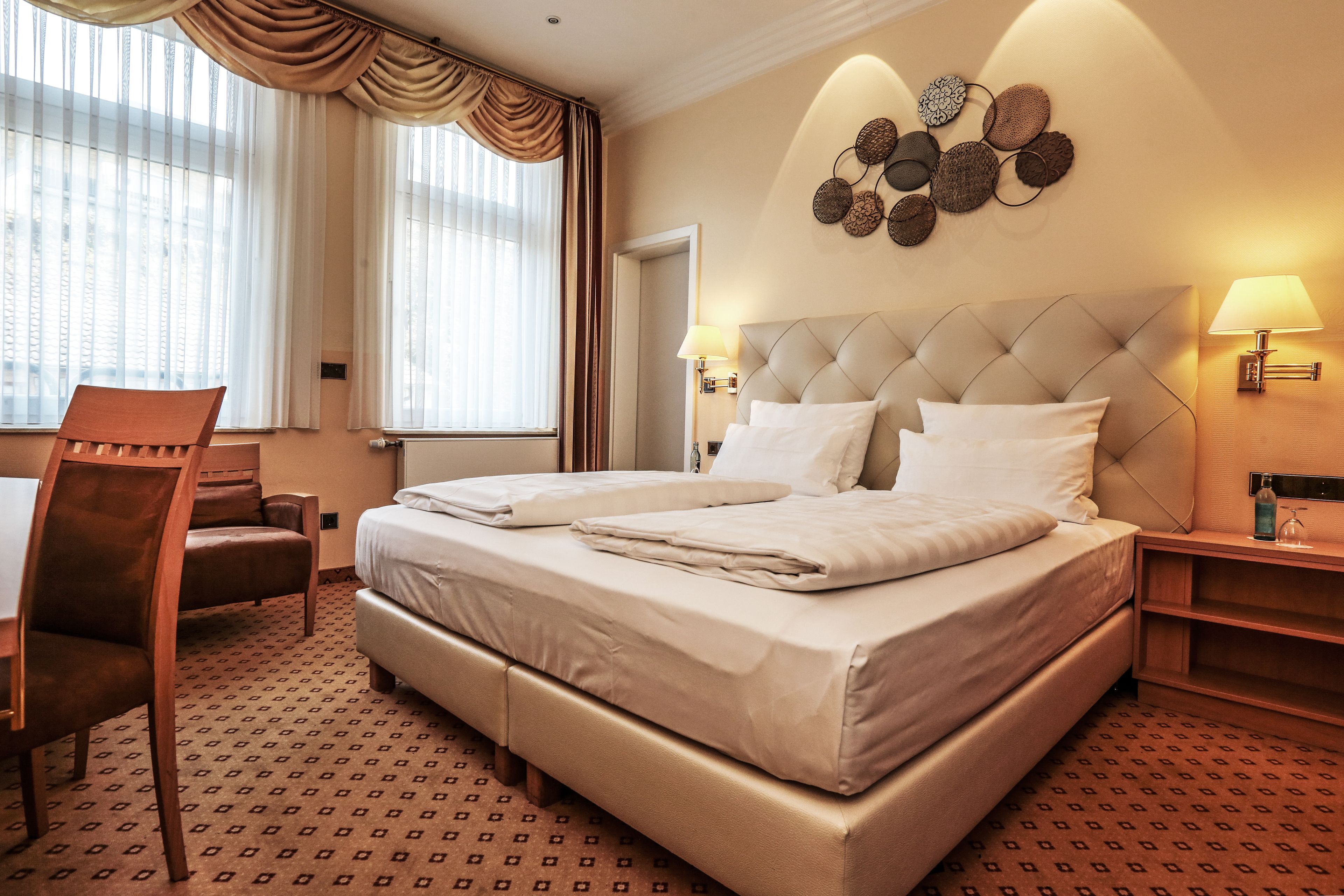 standard double room | 1 bedroom, in-room safe, desk, soundproofing