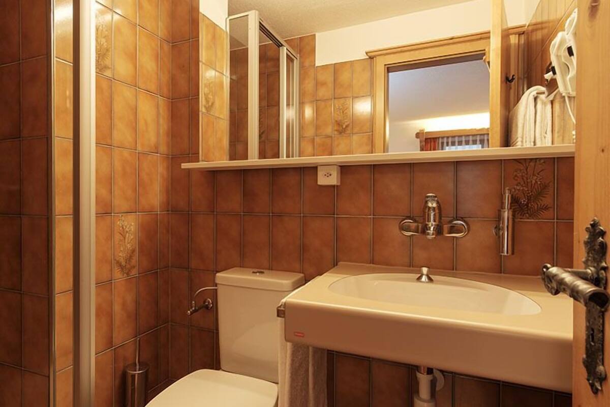 comfort double room | bathroom | hair dryer, towels