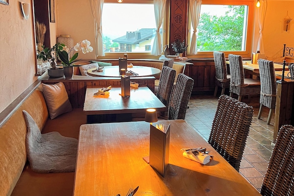 DĂźner servi sur place, restauration en plein air