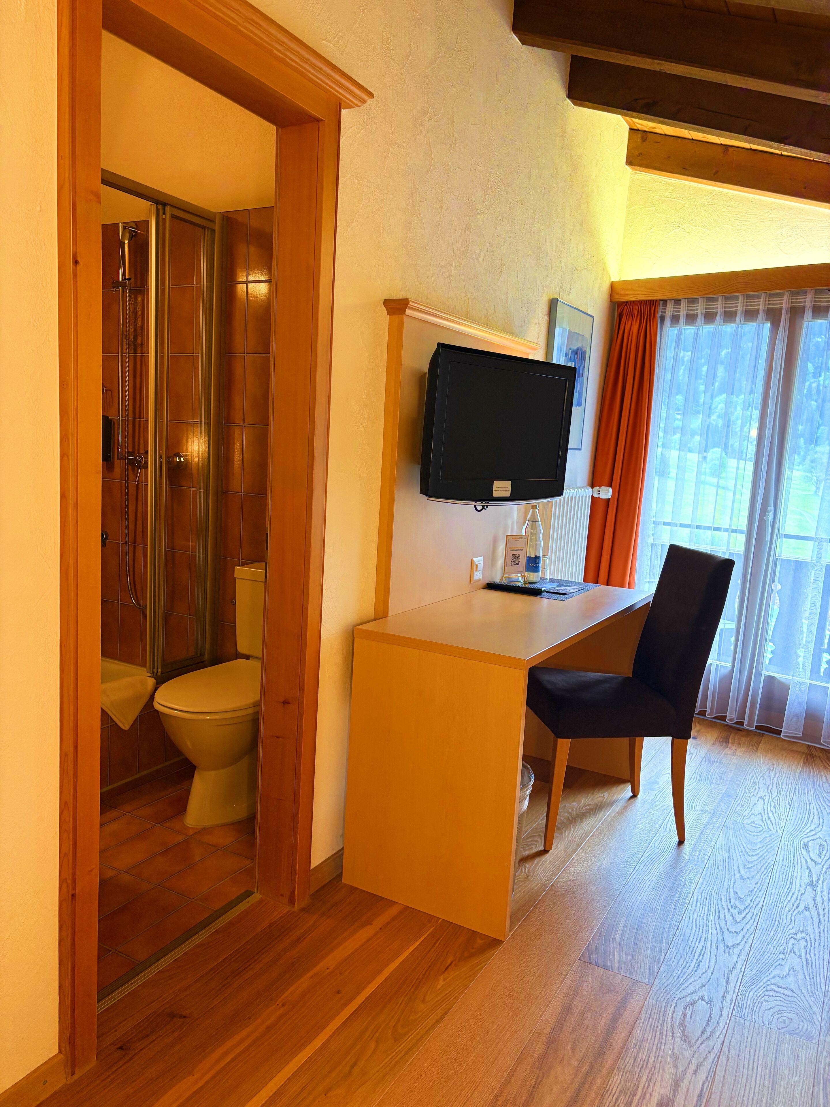 single room | in-room safe, desk, laptop workspace, blackout curtains