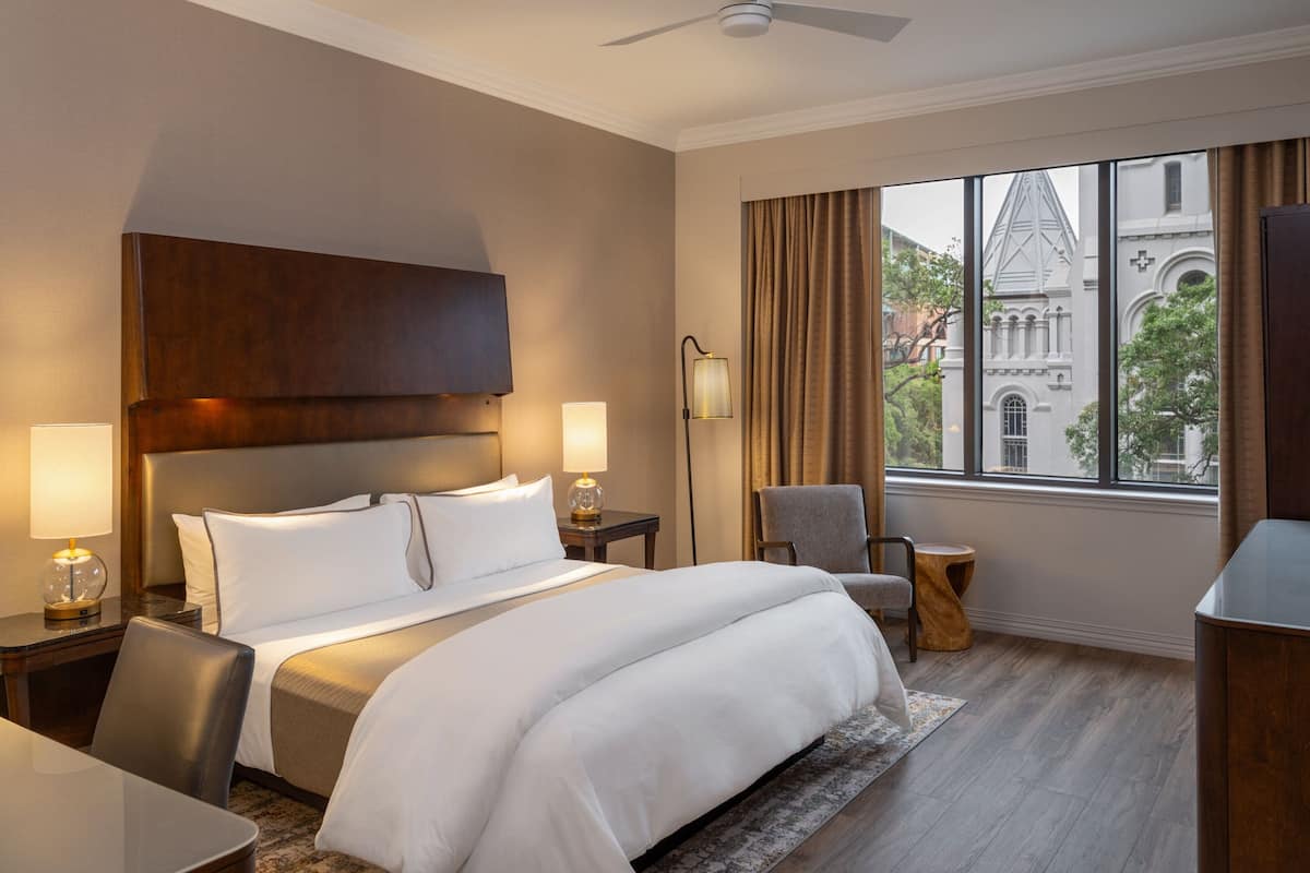 Traditional Room, 1 King Bed, Non Smoking | 1 bedroom, premium bedding, pillowtop beds, in-room safe