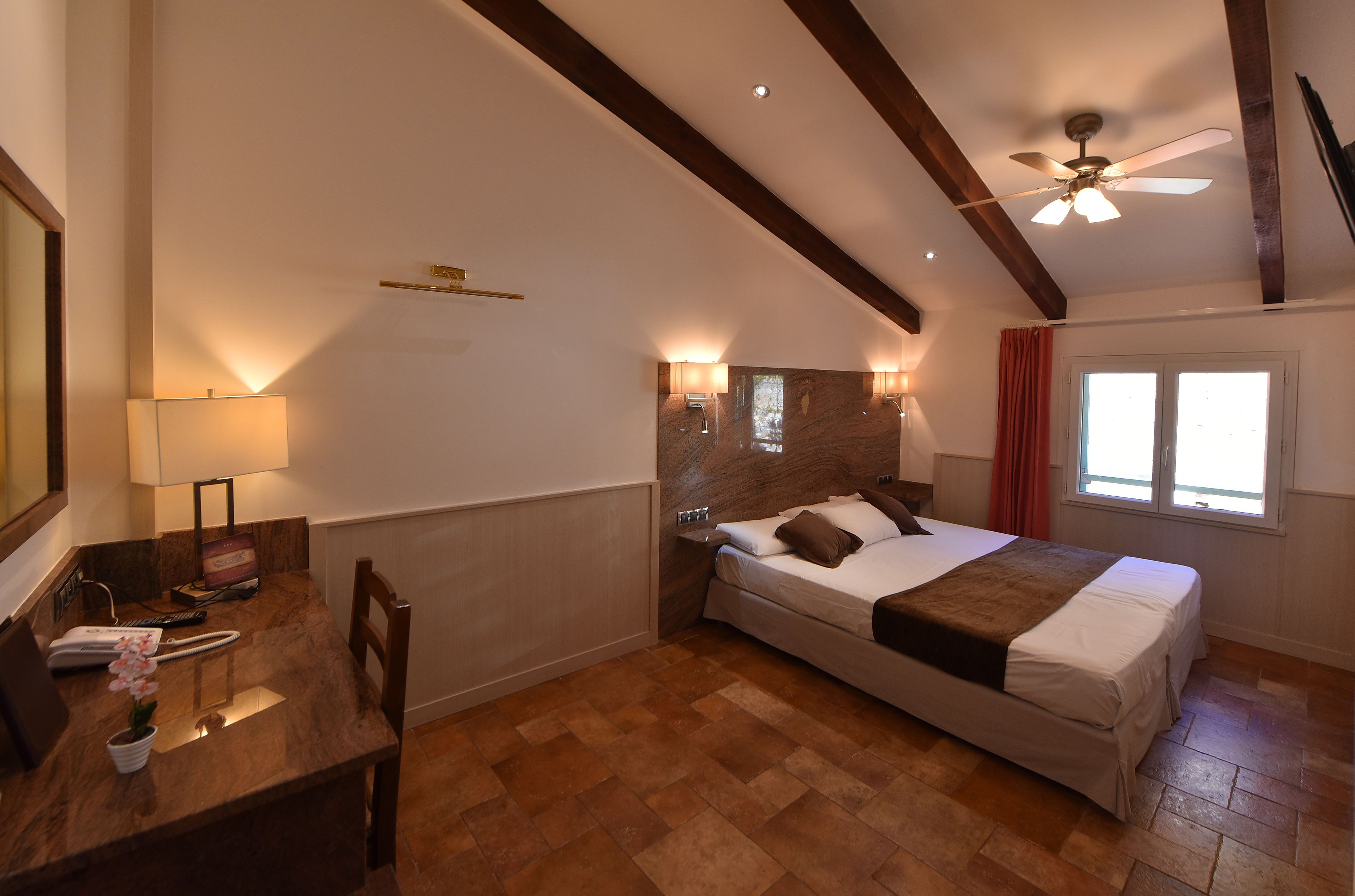 quadruple room | 1 bedroom, minibar, in-room safe, desk