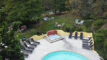 Kolam renang outdoor