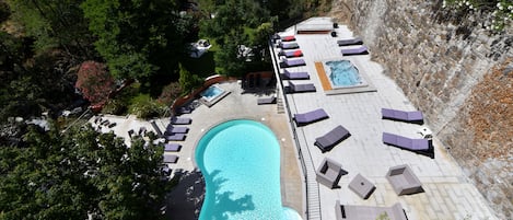 Indoor pool, seasonal outdoor pool, sun loungers