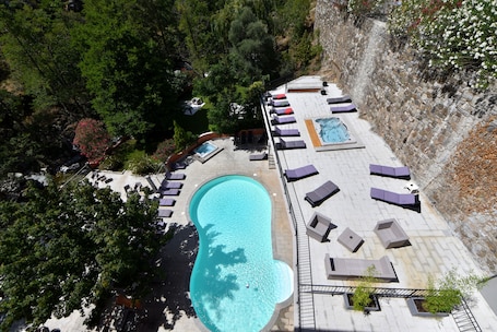 Indoor pool, seasonal outdoor pool, sun loungers