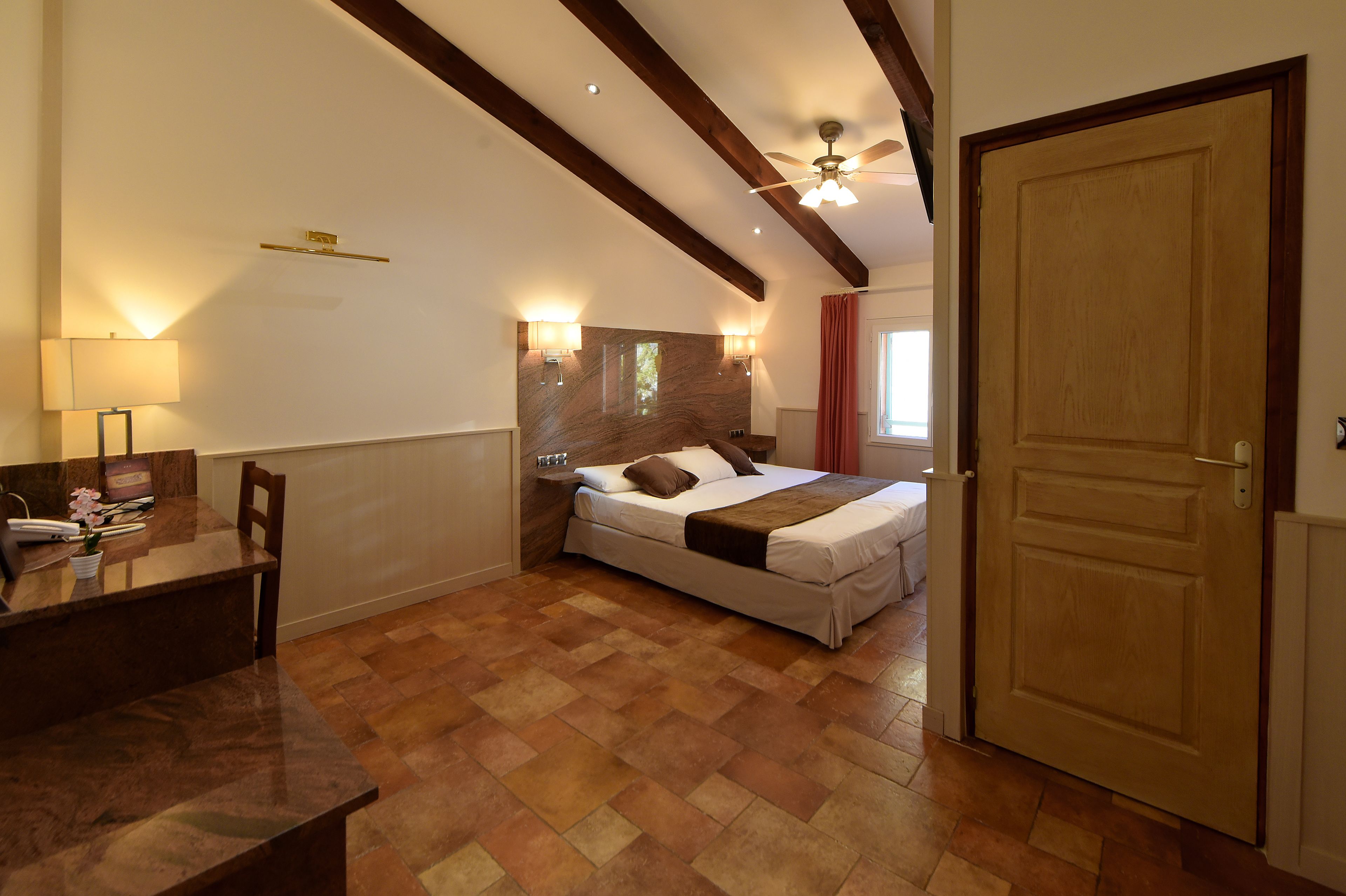 quadruple room | 1 bedroom, minibar, in-room safe, desk