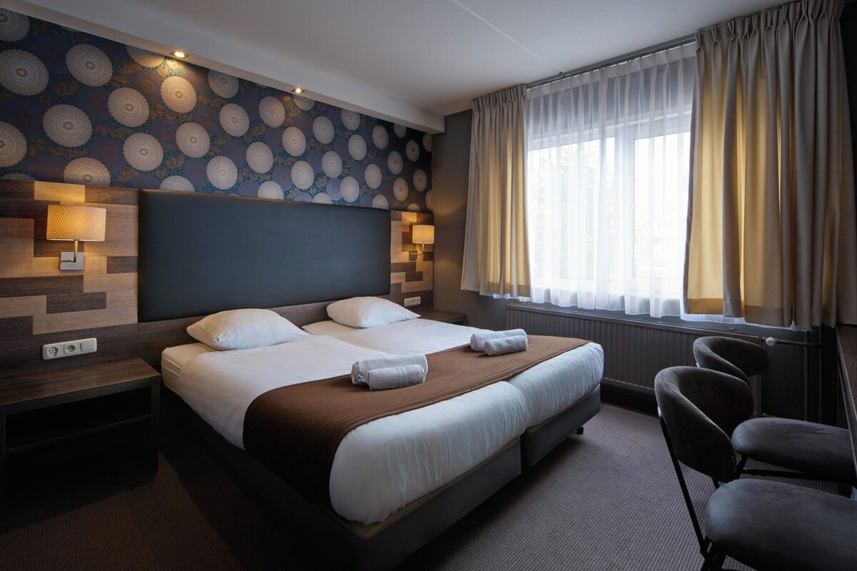 Standard Room, 2 Twin Beds | In-room safe, desk, soundproofing, iron/ironing board (on request)