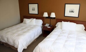 In-room safe, desk, blackout curtains, iron/ironing board - AmericInn by Wyndham Charlevoix (Charlevoix)