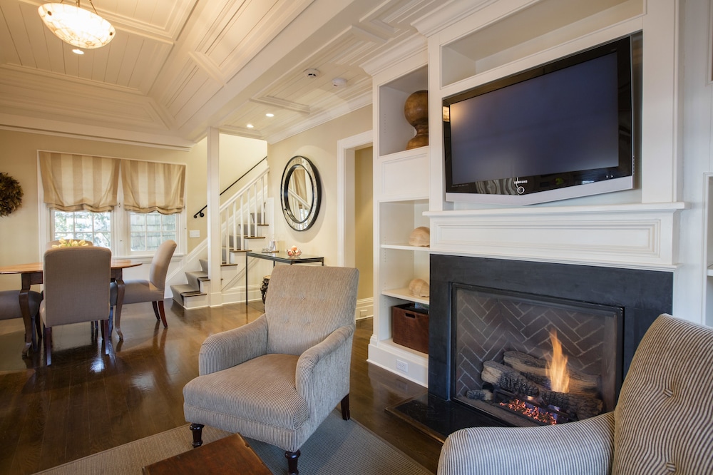 1770 House Restaurant & Inn by null