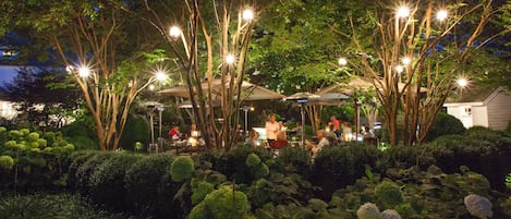 2 restaurantes, cocina americana