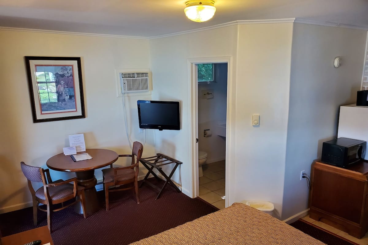 Chambre Standard, 1 grand lit | 1 chambre, accès au Wi-Fi (inclus), literie fournie