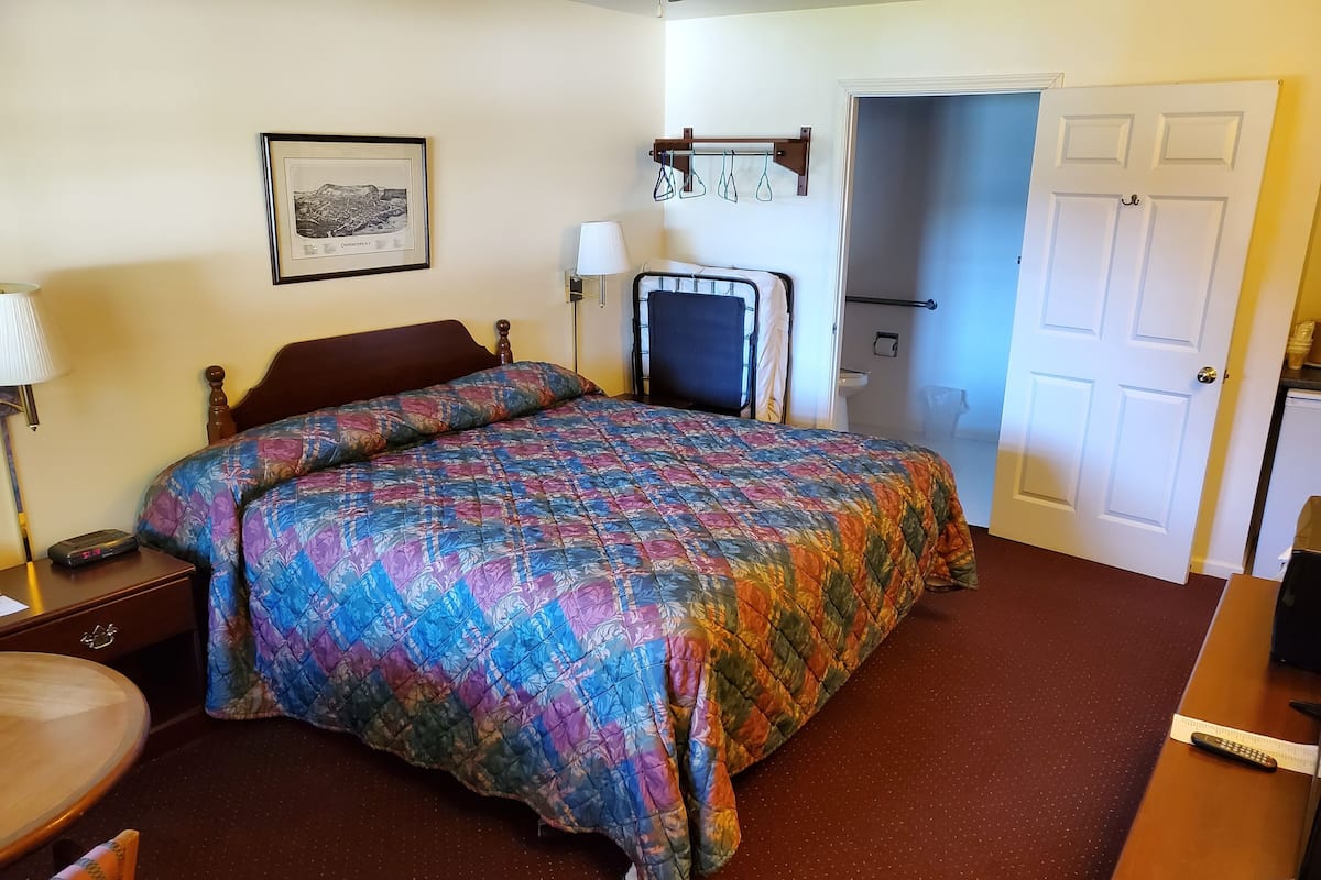 Chambre Deluxe, 1 très grand lit | 1 chambre, accès au Wi-Fi (inclus), literie fournie