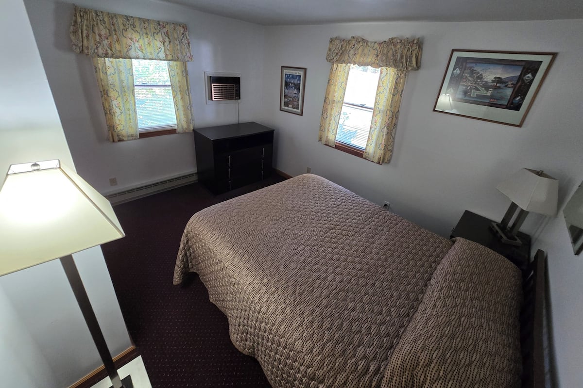Standard Studio Suite | Free WiFi, bed sheets