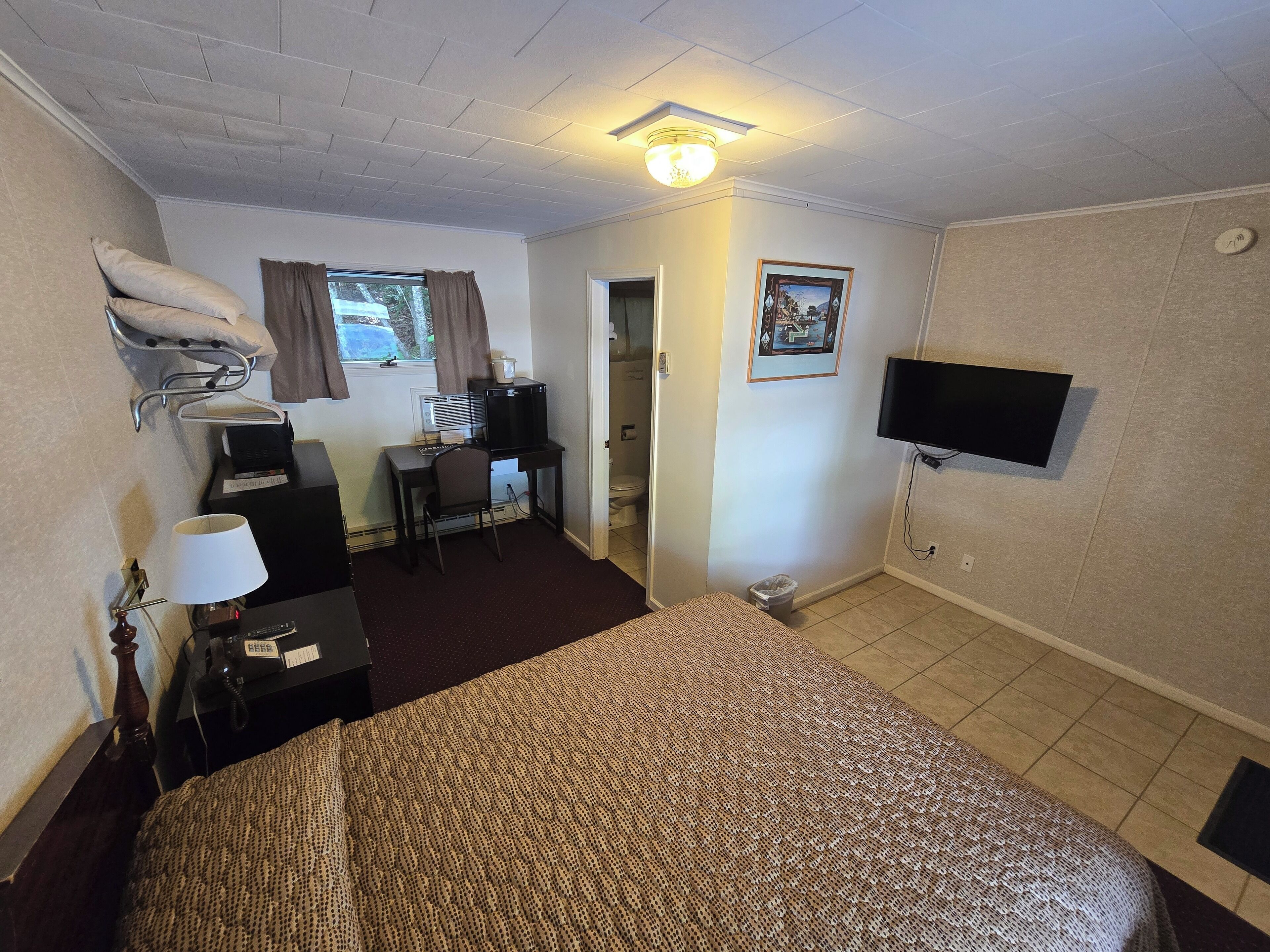 Standard Room, 1 Queen Bed