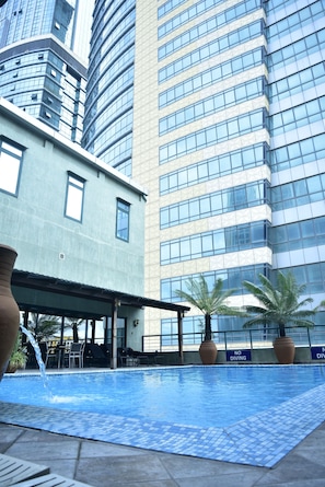 Outdoor pool, sun loungers