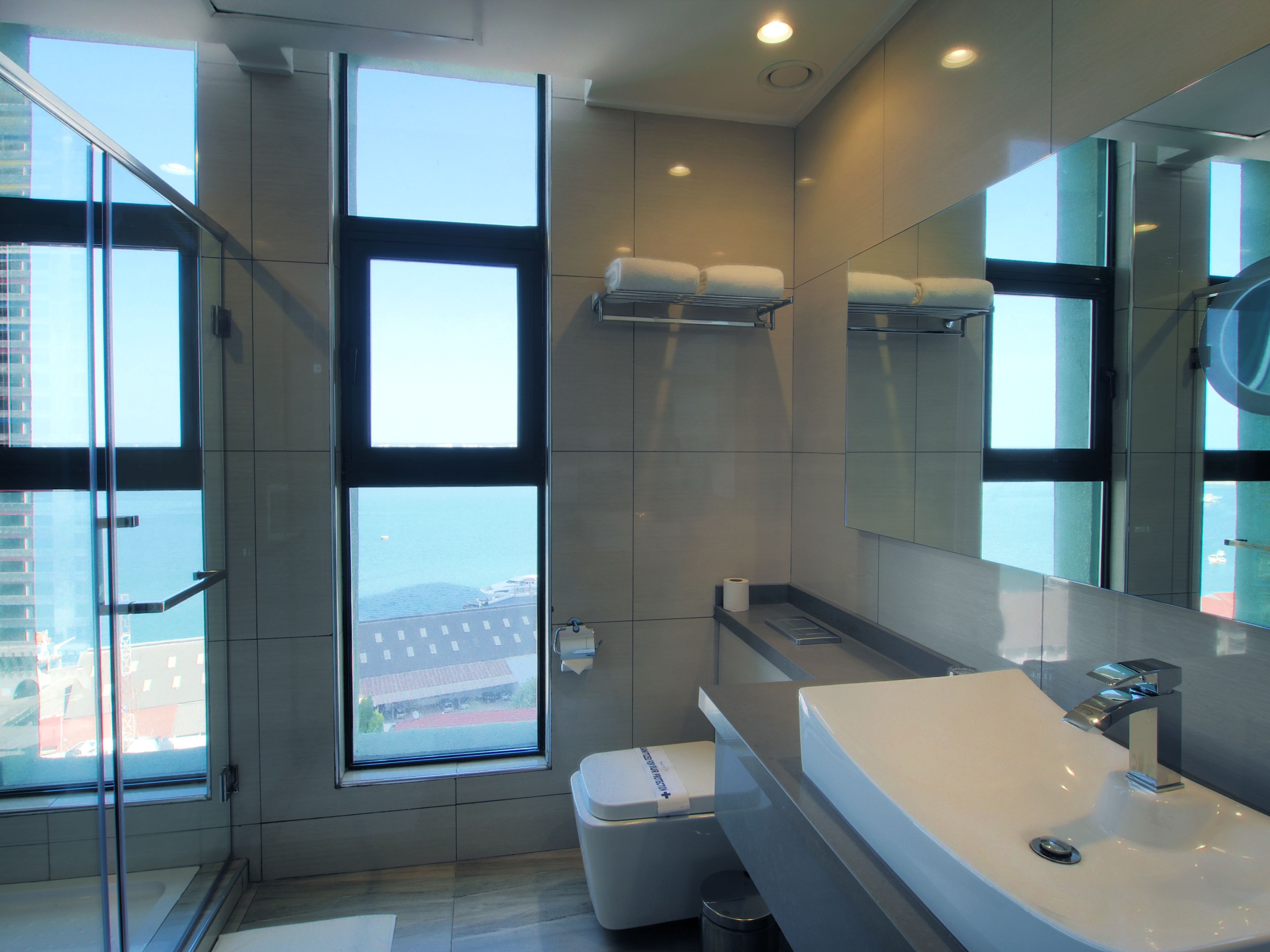 Photo - Harbour View Suites