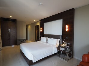 Deluxe Double Room, Non Smoking, Balcony | Premium bedding, in-room safe, desk, blackout drapes - Harbour View Suites (Dar es Salaam)