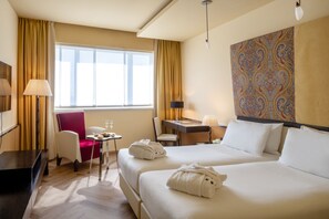 Executive Double Room | Premium bedding, down comforters, Tempur-Pedic beds, minibar - UNA Hotels Malpensa (Cerro Maggiore)