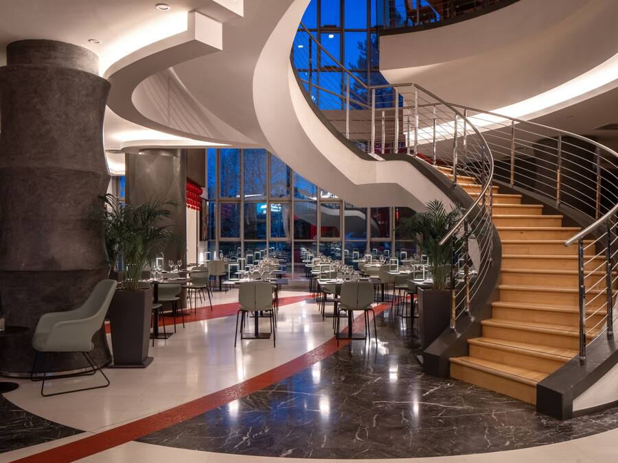 Breakfast, lunch, dinner served; local and international cuisine