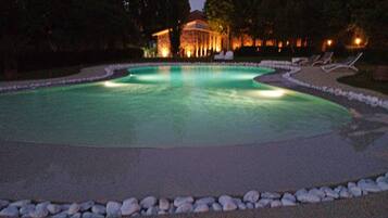 Seasonal outdoor pool, open 9:00 AM to 8:00 PM, pool umbrellas