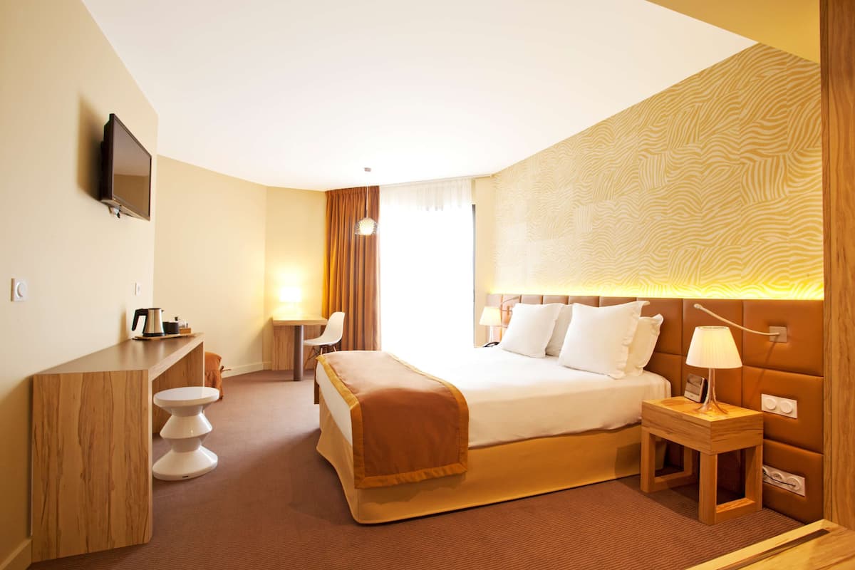 1 bedroom, in-room safe, desk, blackout curtains