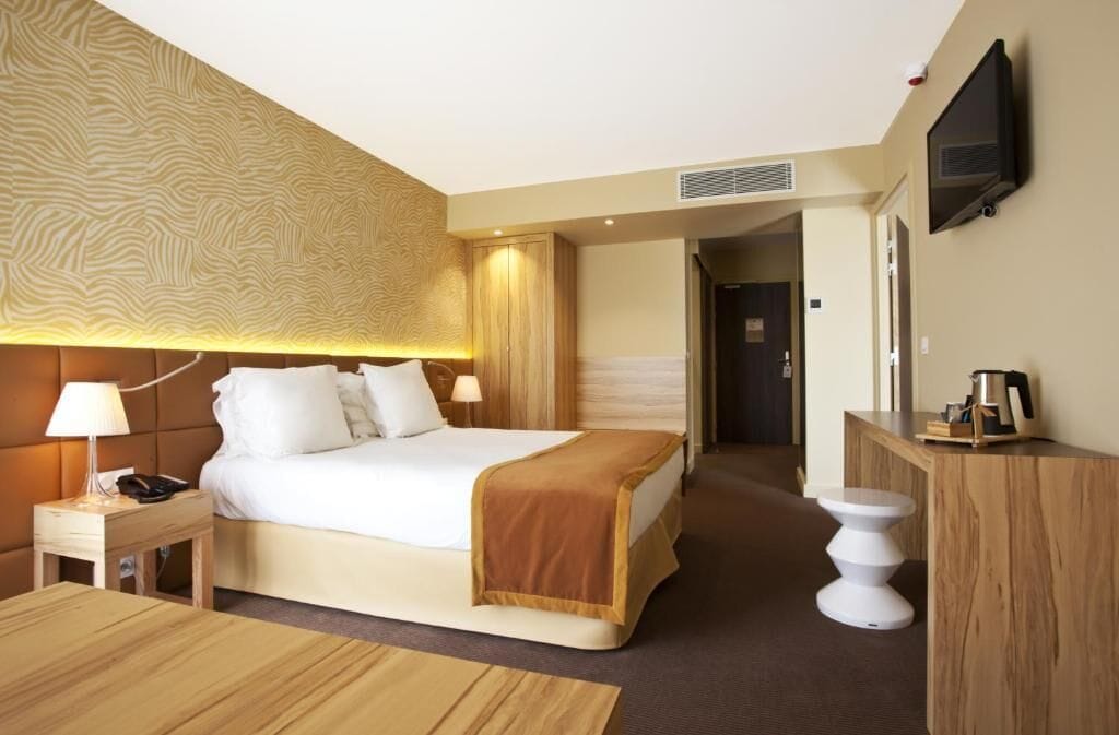 Executive Room, 1 King Bed, Patio (20SQM, Flatscreen TV) | In-room safe, desk, blackout drapes, soundproofing