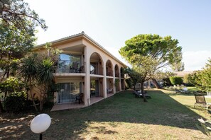 Exterior - Golden Tulip Avignon Le Paradou (Avignon)